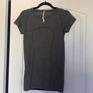 LULULEMON Tee Black & White stripe
